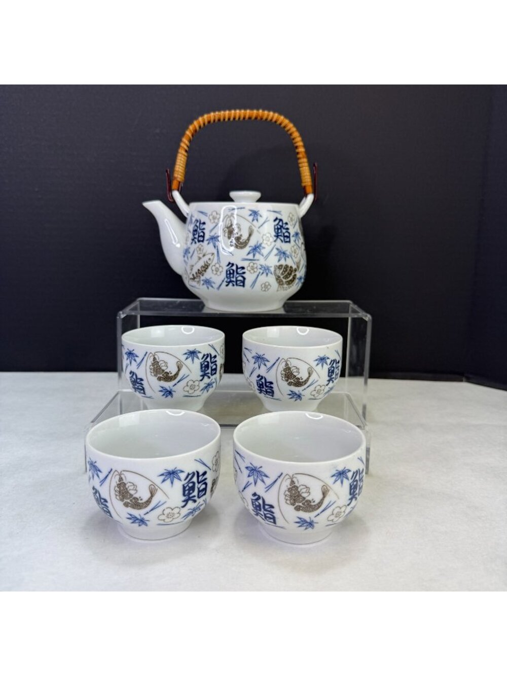 Vintage Porcelain Asian Motif Teapot With 4 Cups Made In Japan
